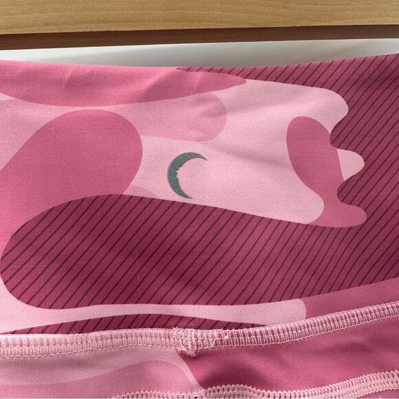 Zyia Active Light n Tight Pink Camo High Rise Cropped Leggings Size 4 - Picture 6 of 11
